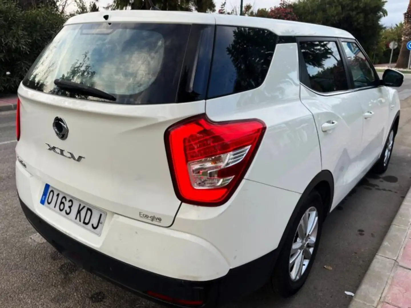 SsangYong XLV G16 Premium 4x2 Weiß - 2