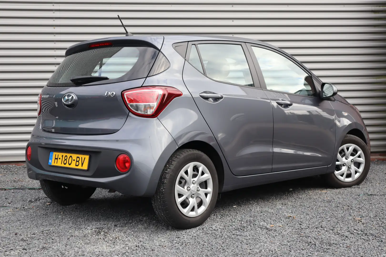 Hyundai i10 1.0i Comfort 1e eigenaar / Airco / Cruise Control Gris - 2