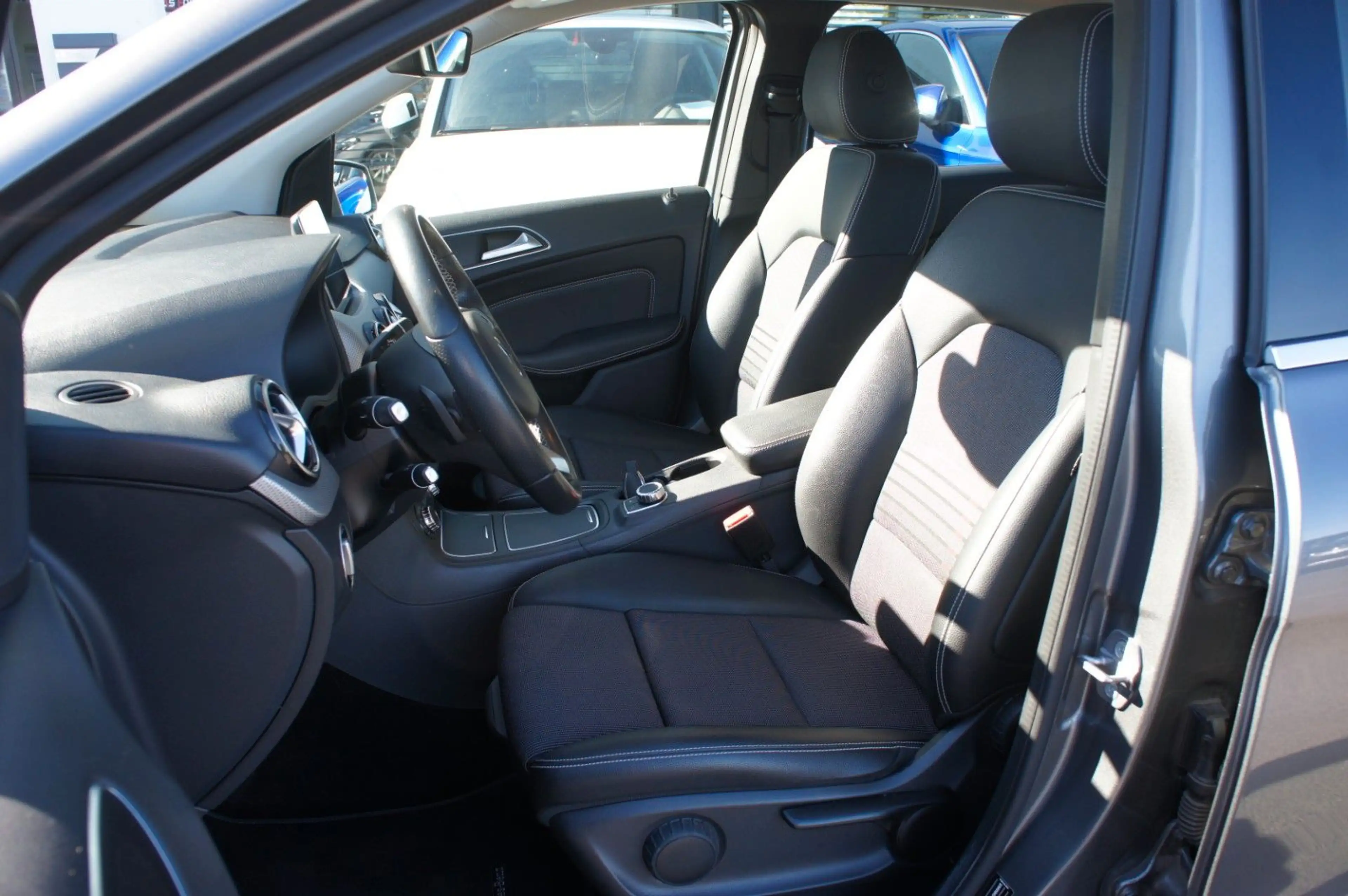 Mercedes-Benz B 200 Urban Autom.*AHK*LED*NAVI*SHZ*PDC*ALLWETTE — photo 12