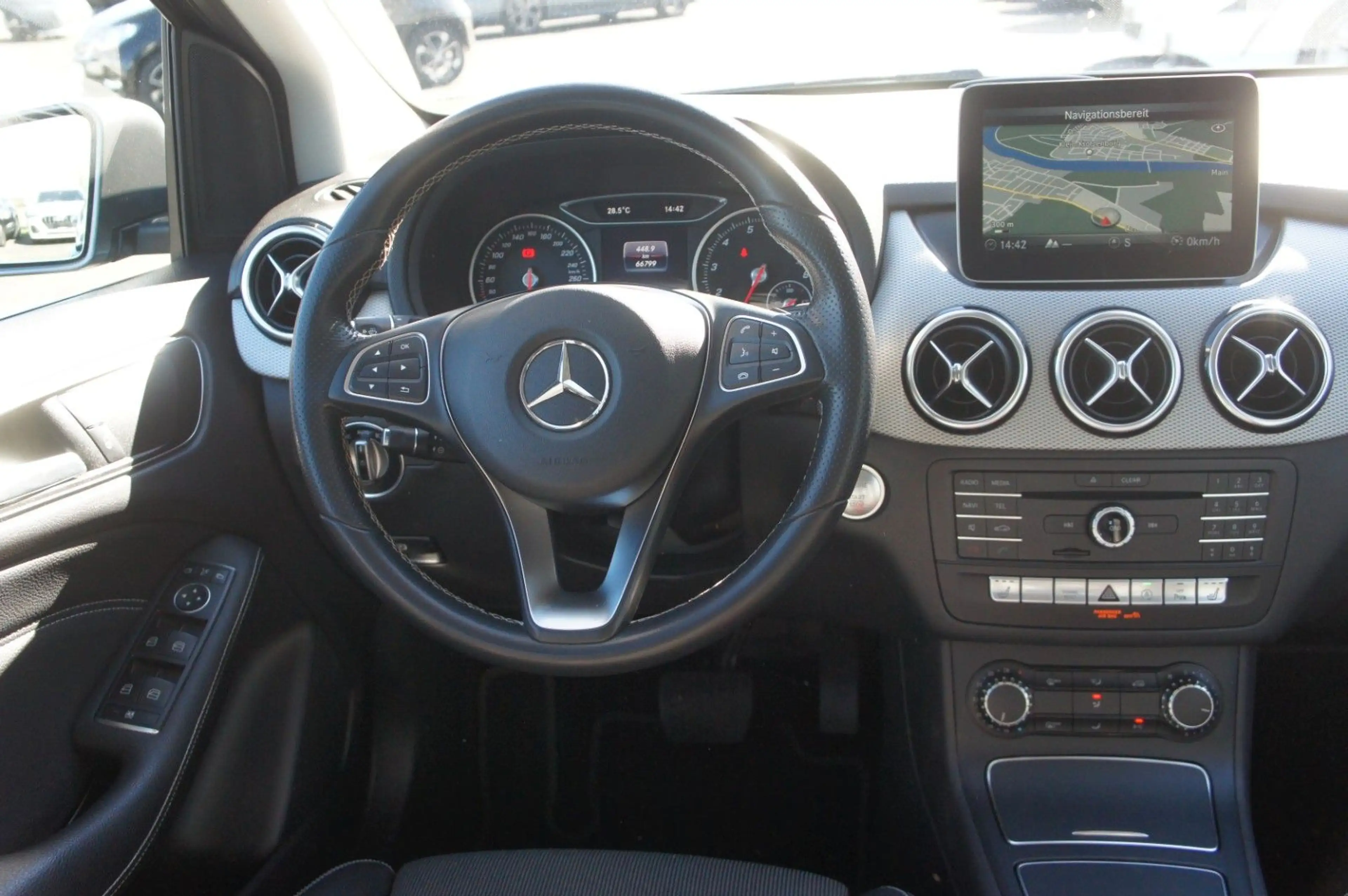 Mercedes-Benz B 200 Urban Autom.*AHK*LED*NAVI*SHZ*PDC*ALLWETTE — photo 14