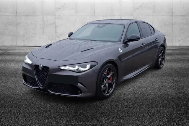 Alfa Romeo Giulia 2.9 T V6 AT8 Quadrifoglio