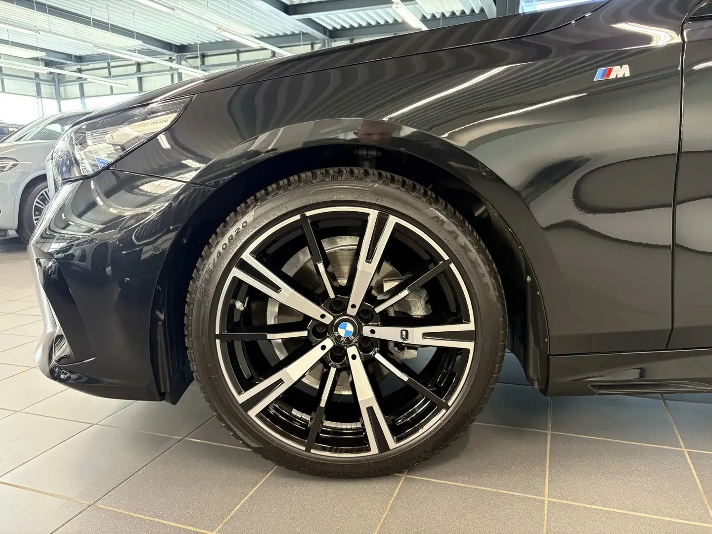 BMW 520 d Touring M Sport HUD PANO ACC 360°KAM RFK Schwarz - 2