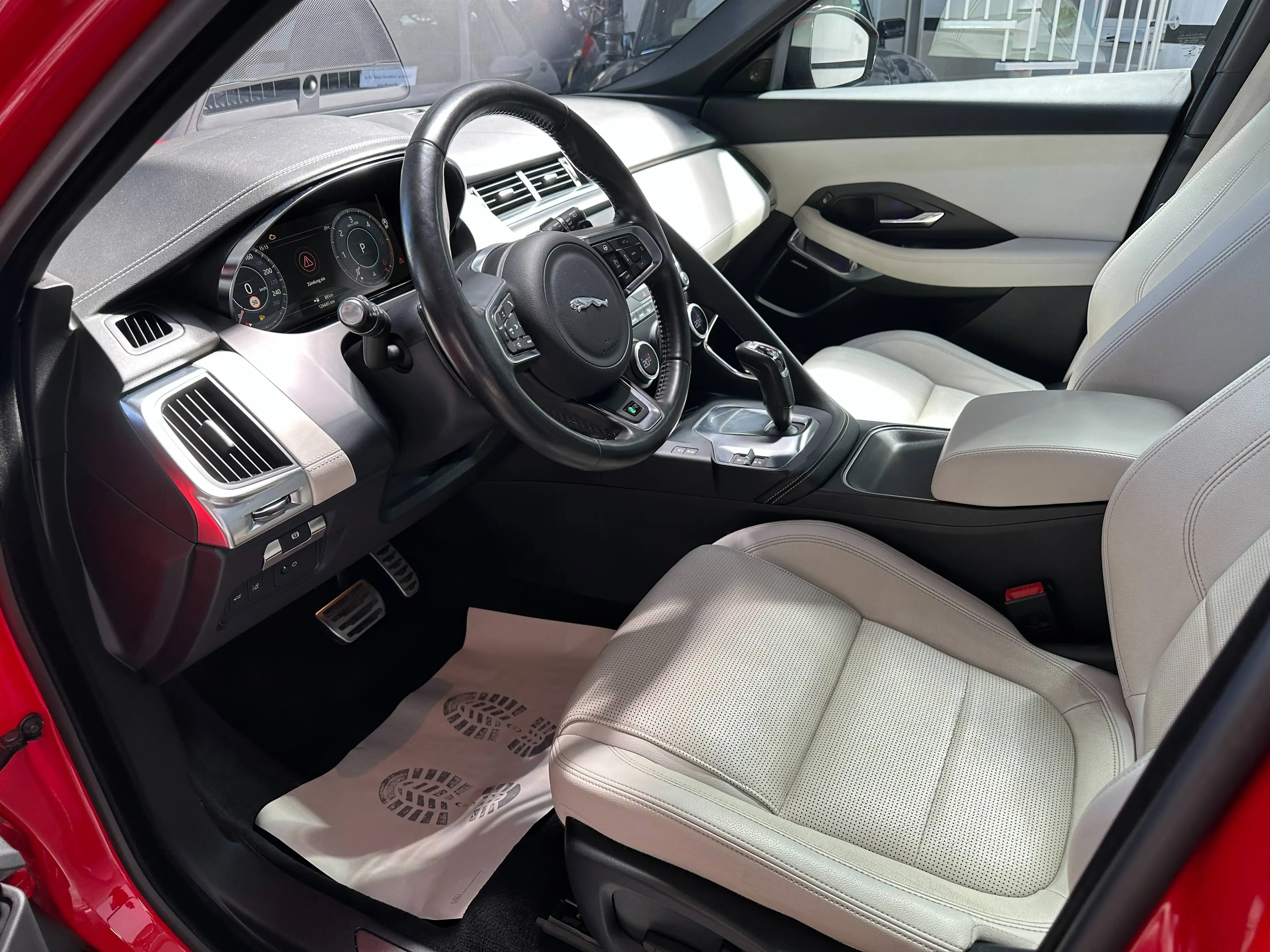 Jaguar E-Pace E-Pace D180 AWD R-Dynamic S Navi*Leder*LED*Panorama*PDC — photo 6