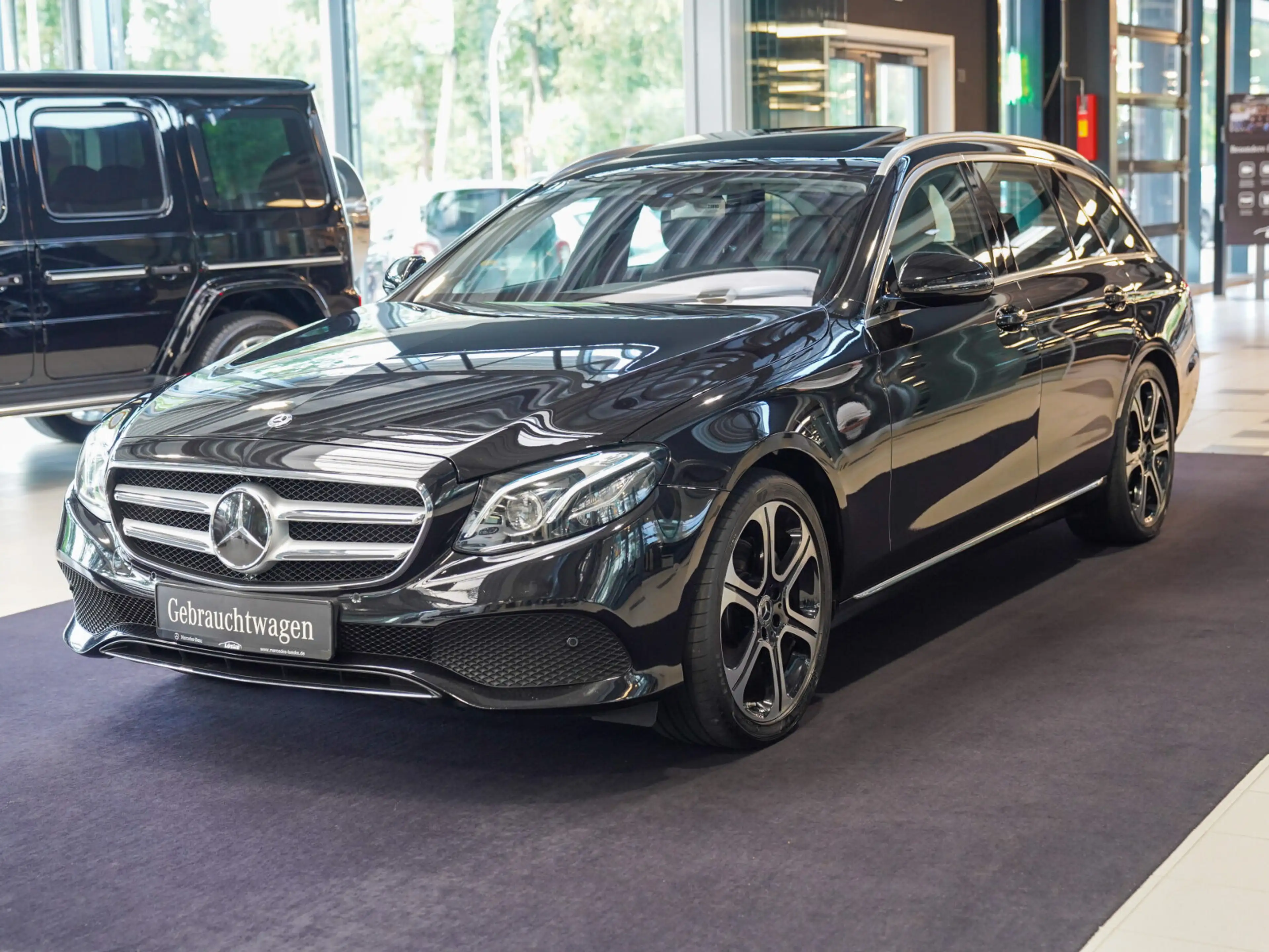 Mercedes-Benz E 220 E 220 d T 4M AVANTGARDE MULTIBEAM AHK Schiebedac — photo 8