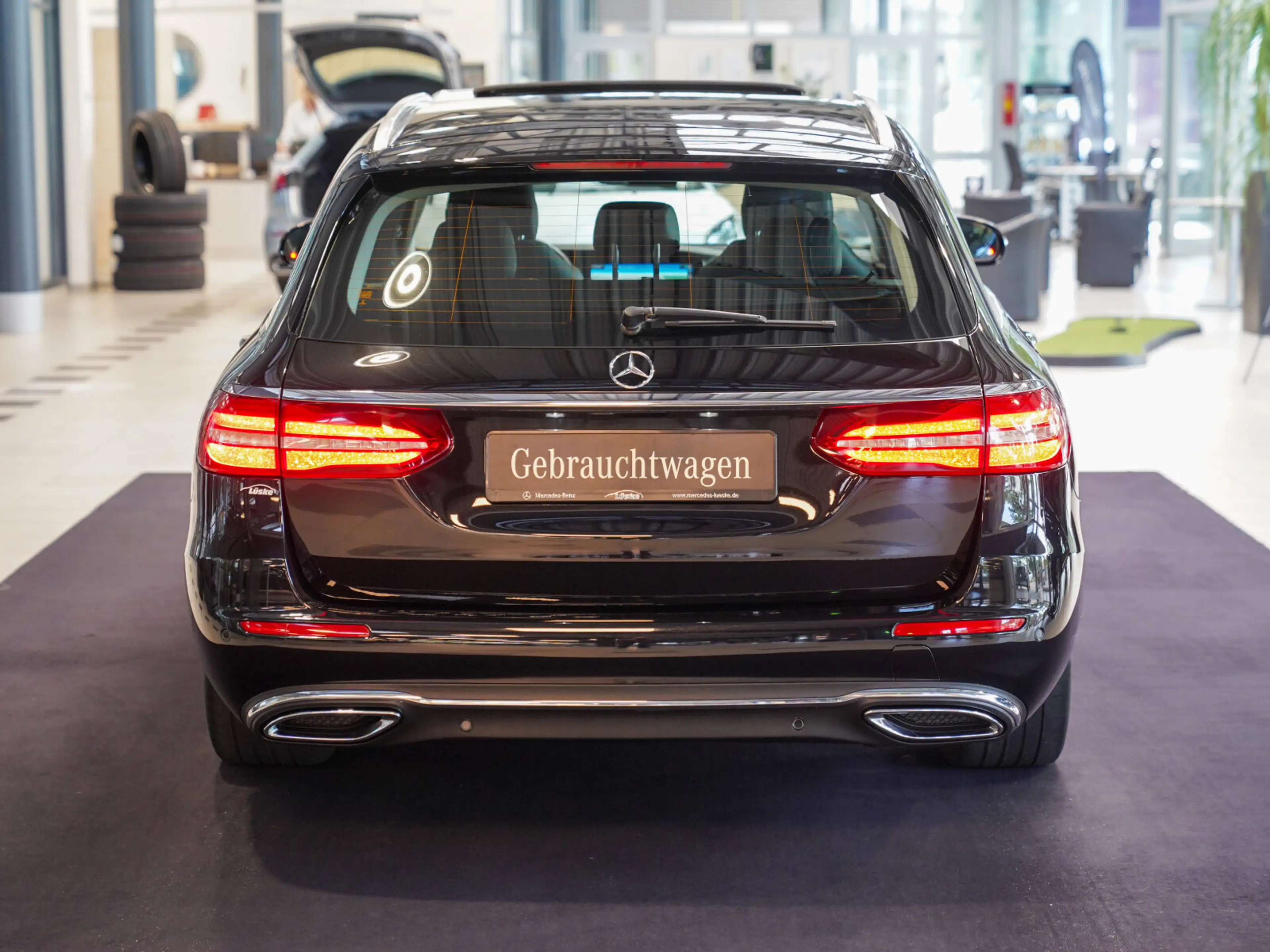 Mercedes-Benz E 220 E 220 d T 4M AVANTGARDE MULTIBEAM AHK Schiebedac — photo 4