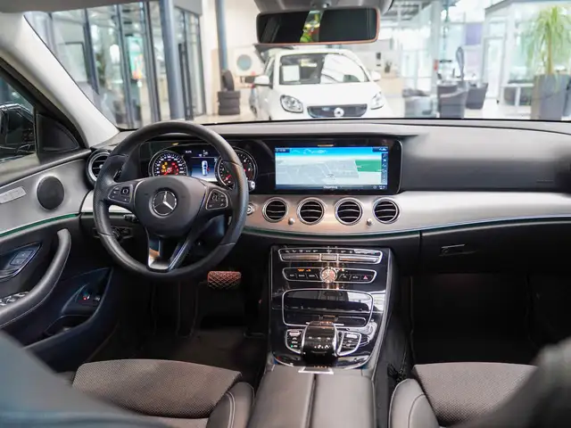 Mercedes-Benz E-Class view 15