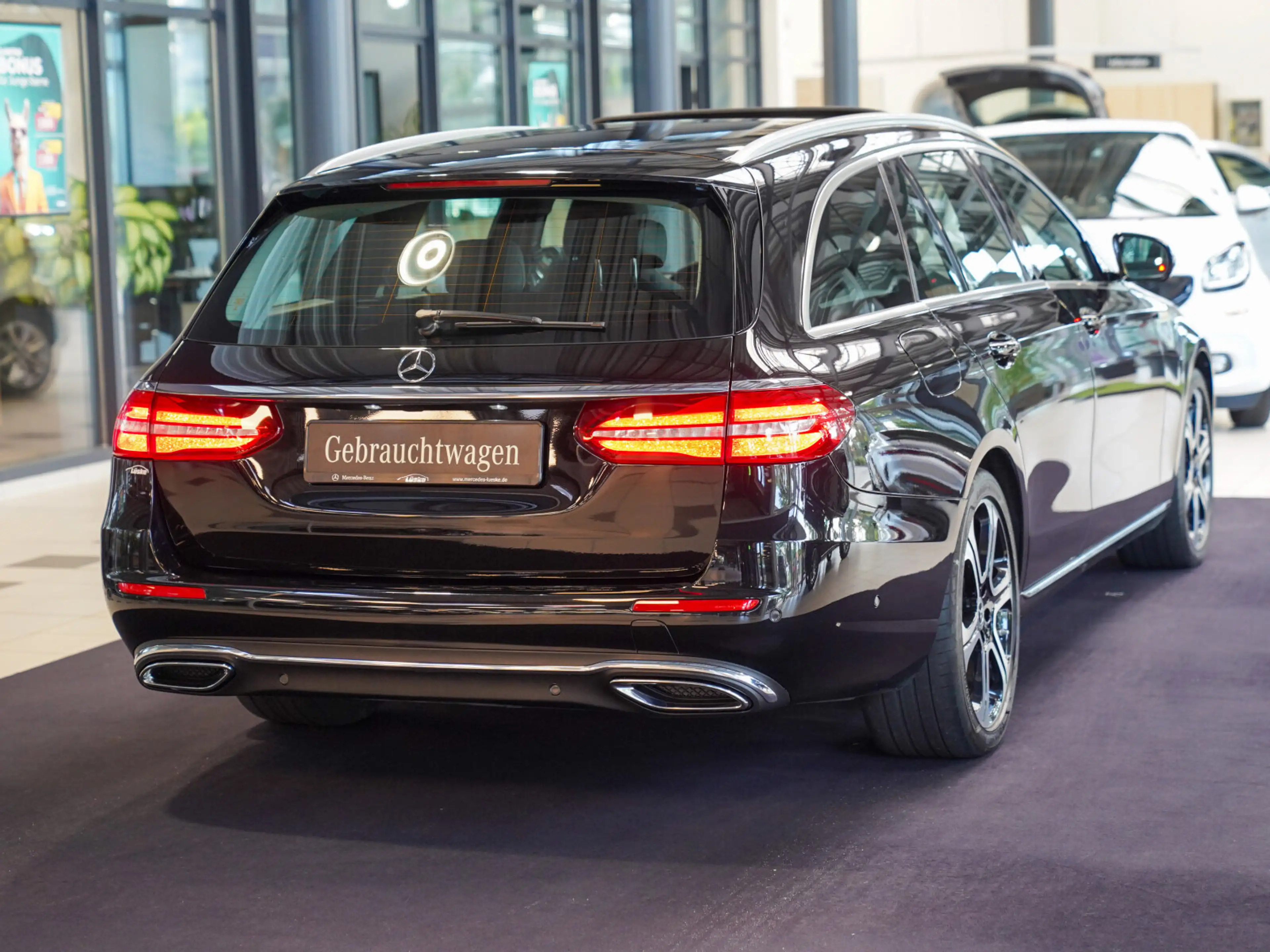Mercedes-Benz E 220 E 220 d T 4M AVANTGARDE MULTIBEAM AHK Schiebedac — photo 3