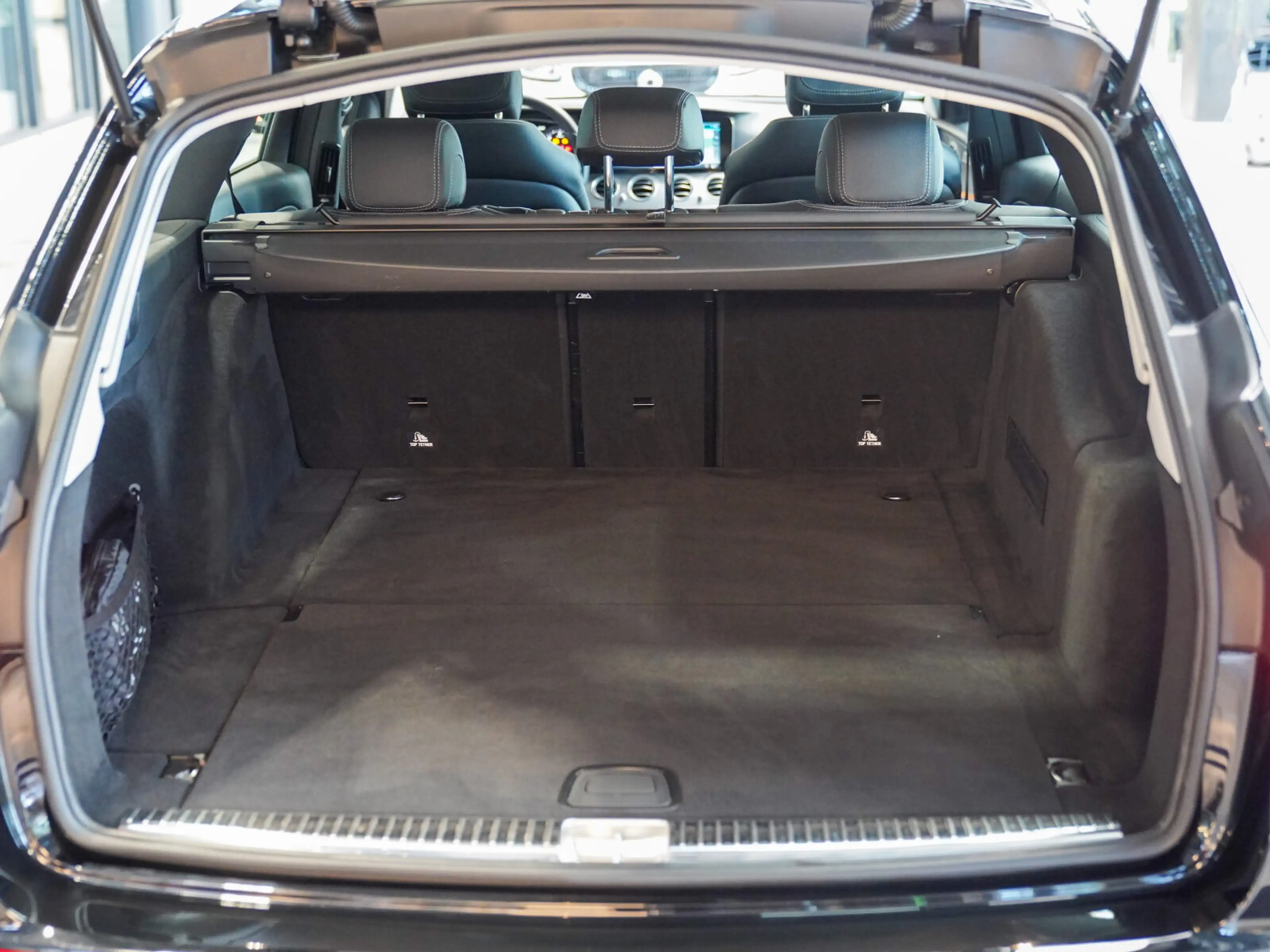 Mercedes-Benz E 220 E 220 d T 4M AVANTGARDE MULTIBEAM AHK Schiebedac — photo 5