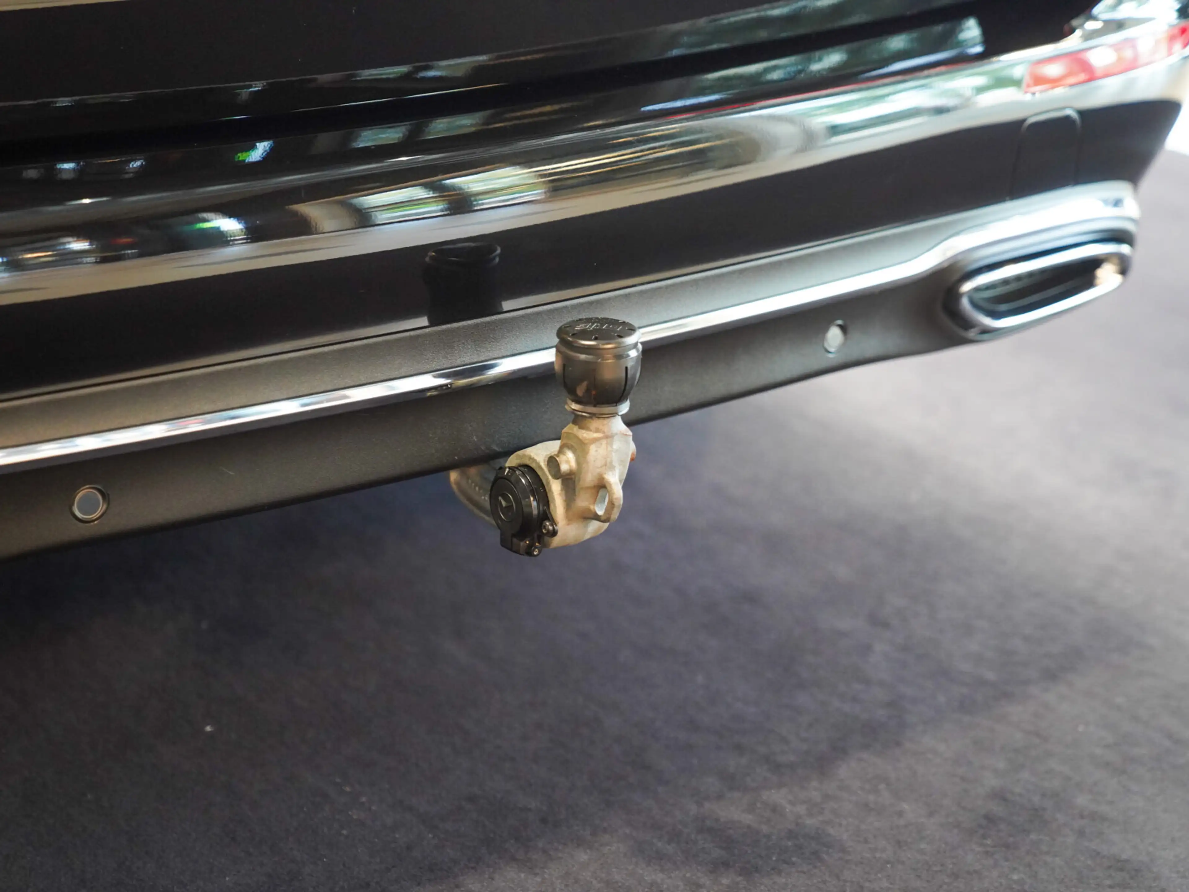 Mercedes-Benz E 220 E 220 d T 4M AVANTGARDE MULTIBEAM AHK Schiebedac — photo 7