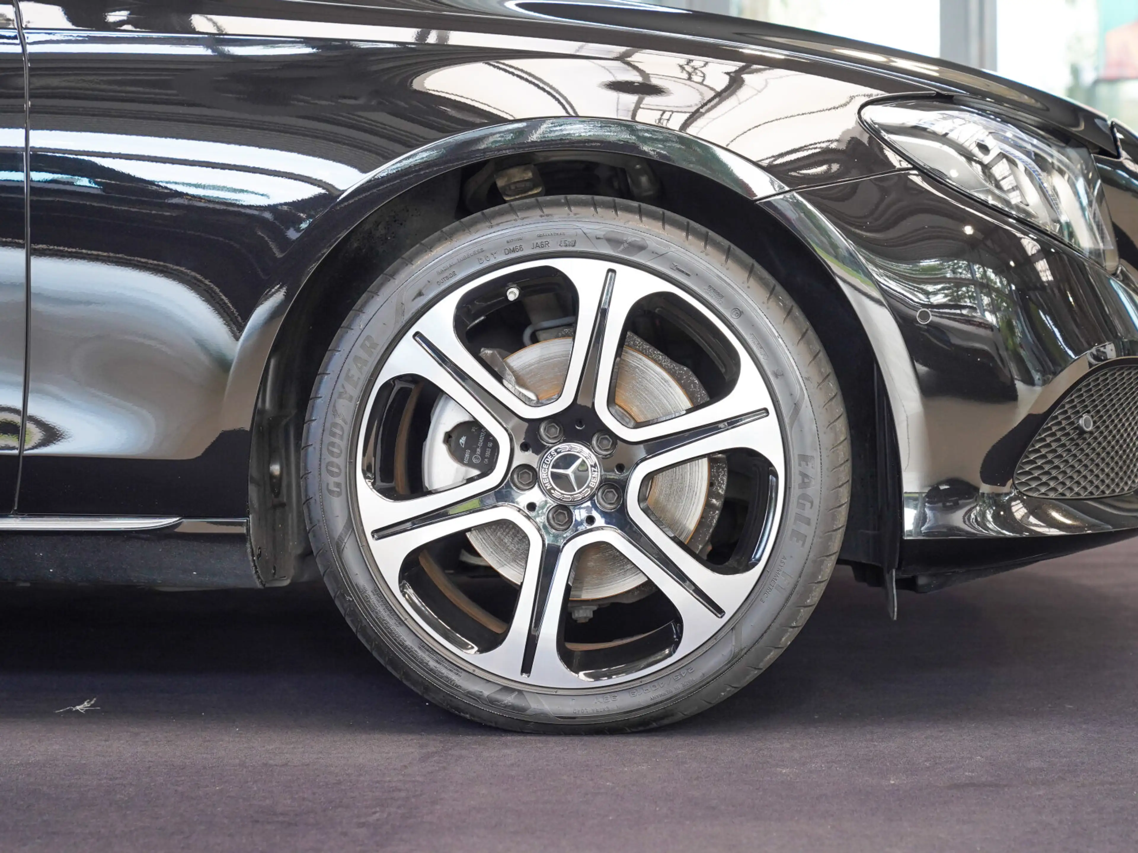 Mercedes-Benz E 220 E 220 d T 4M AVANTGARDE MULTIBEAM AHK Schiebedac — photo 2