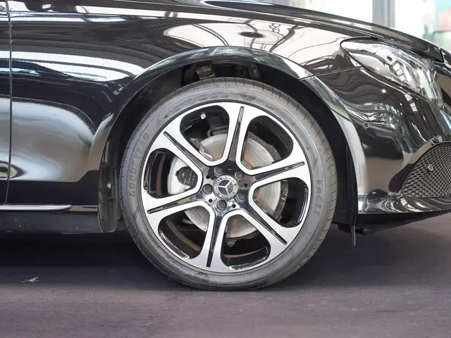 Mercedes-Benz E-Class view 2