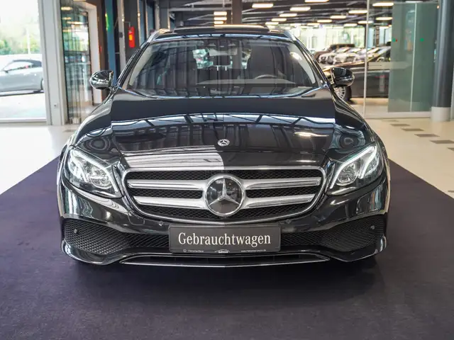 Mercedes-Benz E-Class view 9