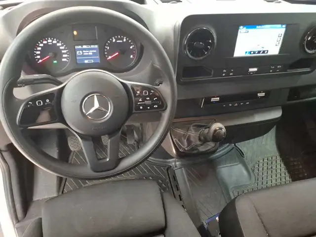 Mercedes-Benz Sprinter view 13