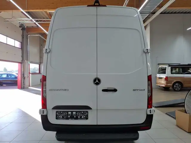 Mercedes-Benz Sprinter view 5