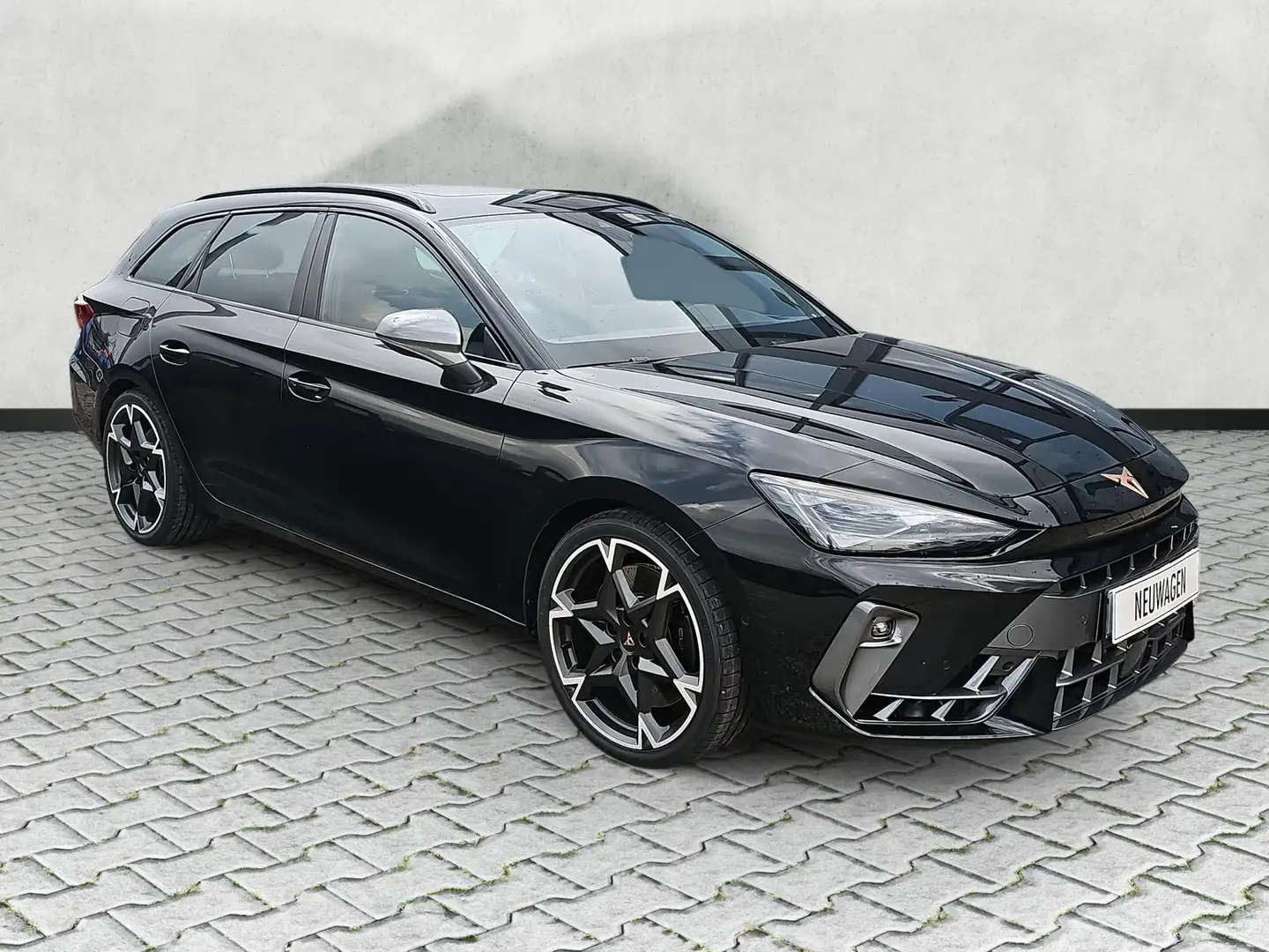 CUPRA Leon Sportstourer VZ 2.0 TSI DSG 4Drive AHK Pano Černá - 2