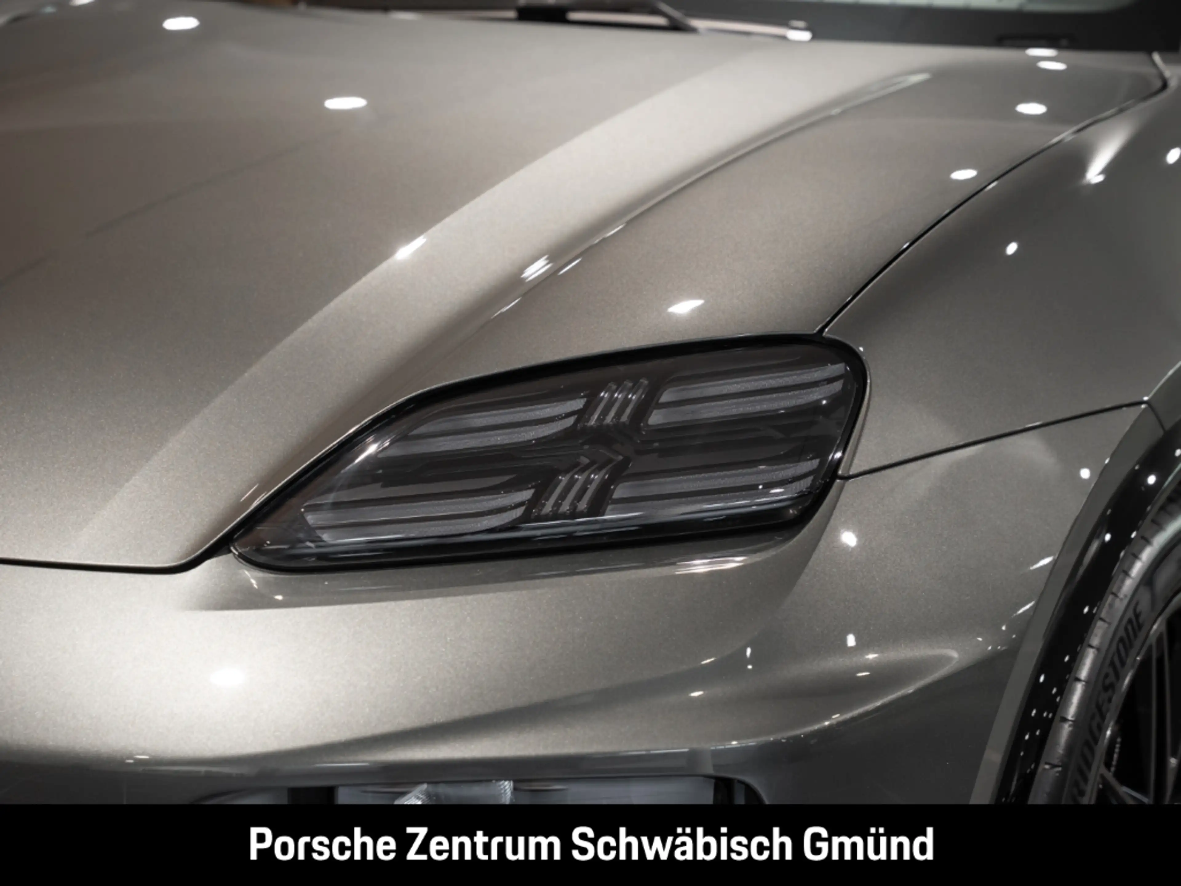 Porsche Macan Turbo HA-Lenkung Head-Up Surround-View 22'' — photo 10