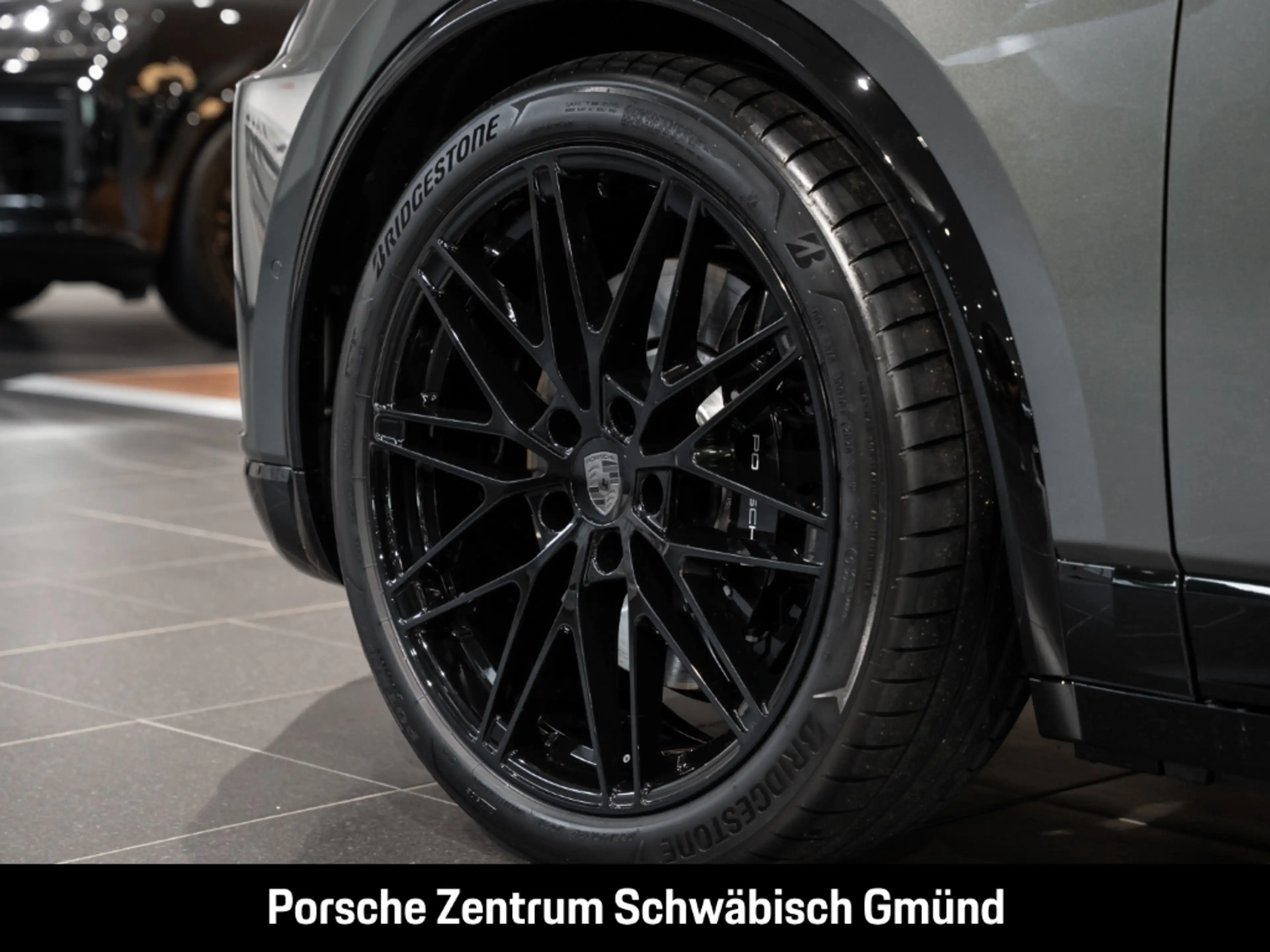 Porsche Macan Turbo HA-Lenkung Head-Up Surround-View 22'' — photo 15