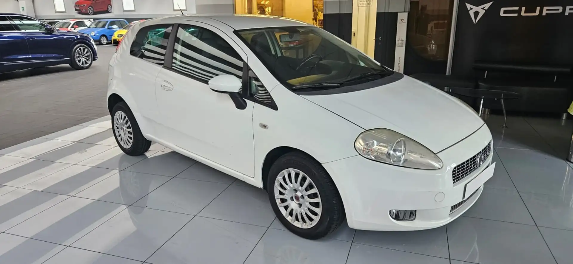 Fiat Grande Punto Grande Punto 1.4 3 porte Dynamic Natural Power Beyaz - 1