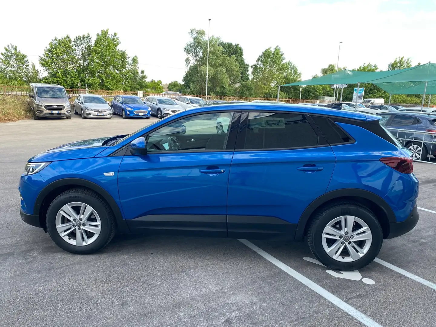 Opel Grandland X 1.5 diesel Ecotec Start&Stop aut. Business Ed. Bleu - 2