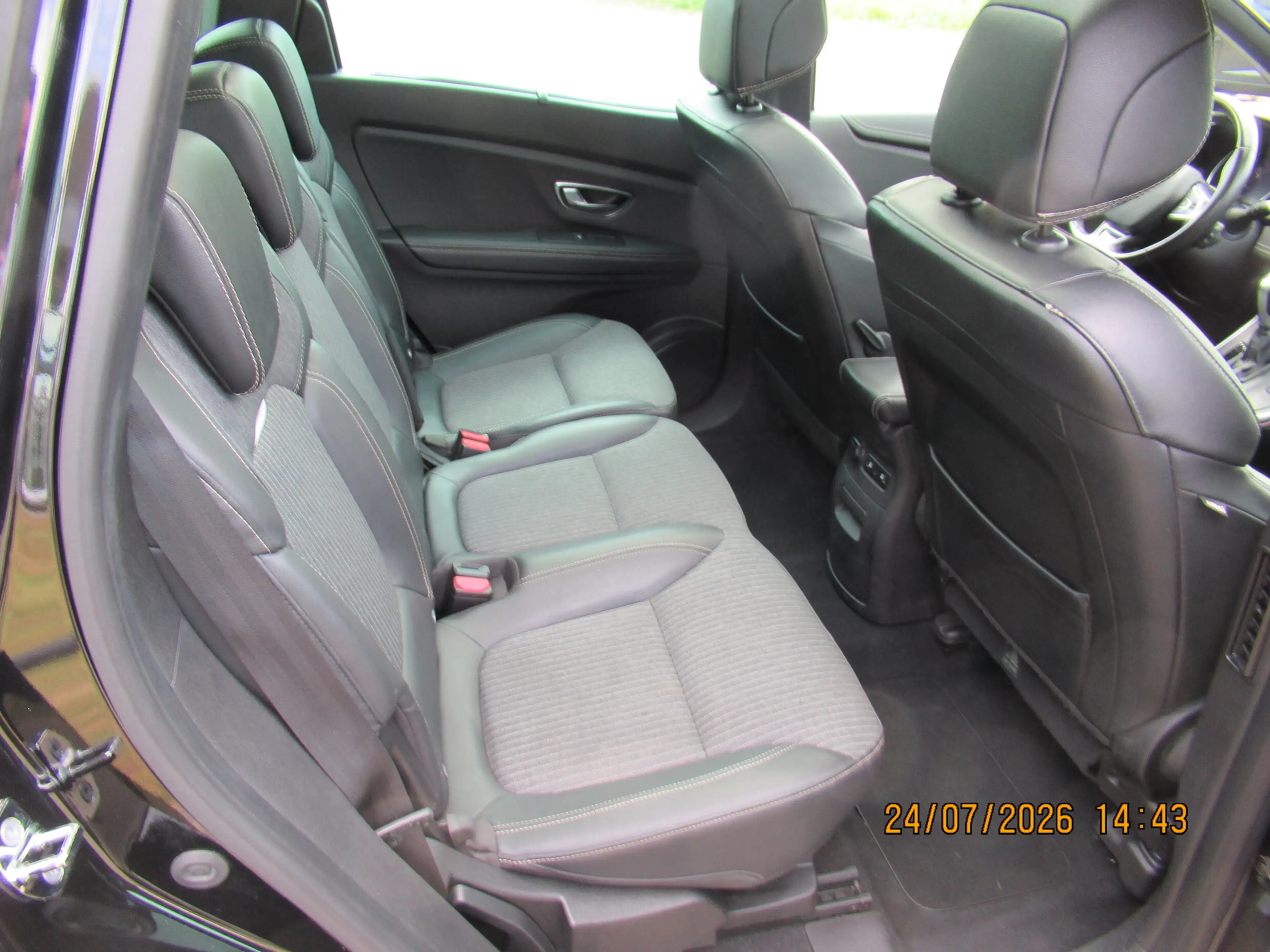 Renault Grand Scenic 1.3 TCe 140pk Automaat/ Techno/ Camera/ 7 personen — photo 4