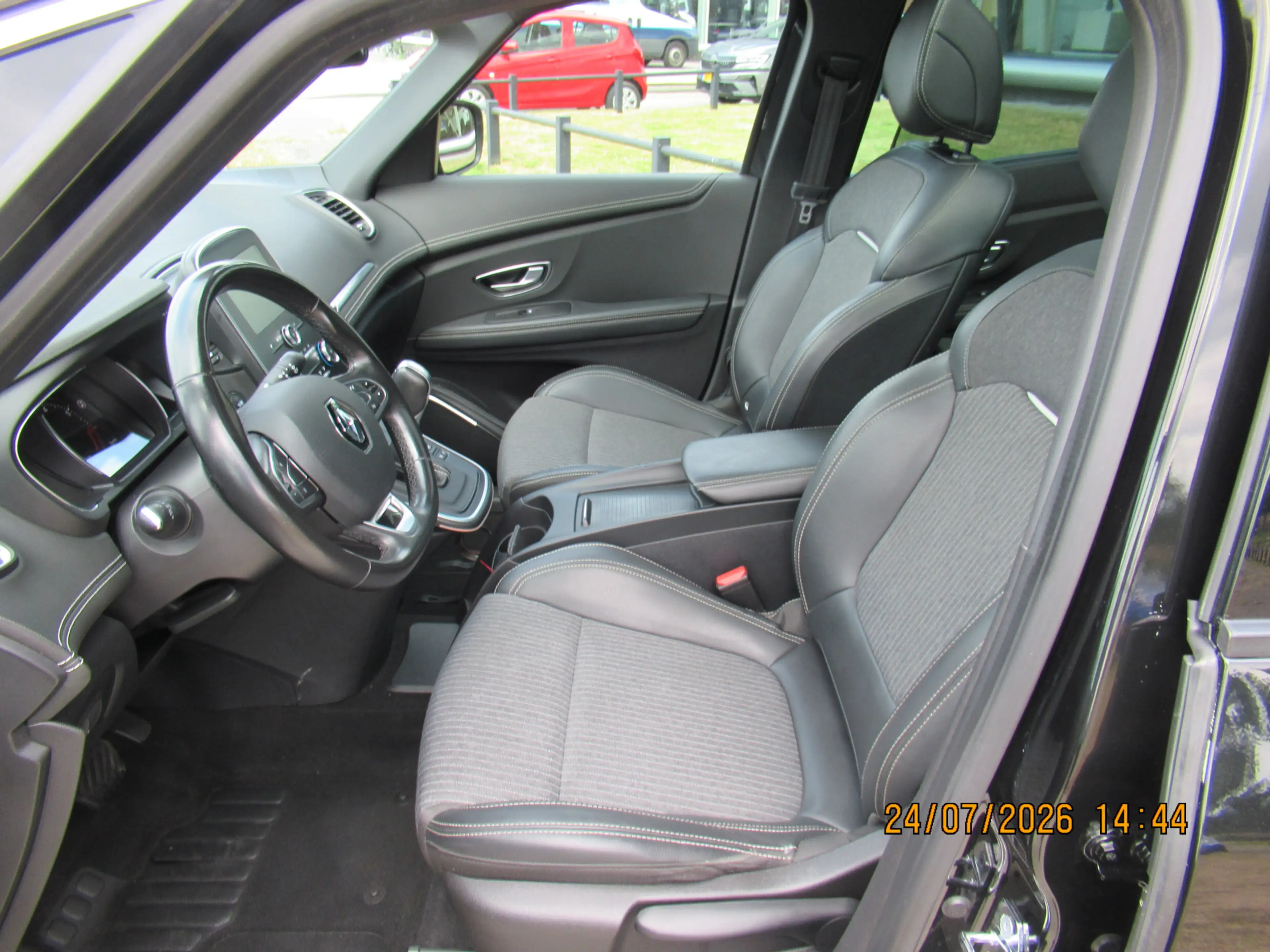 Renault Grand Scenic 1.3 TCe 140pk Automaat/ Techno/ Camera/ 7 personen — photo 13