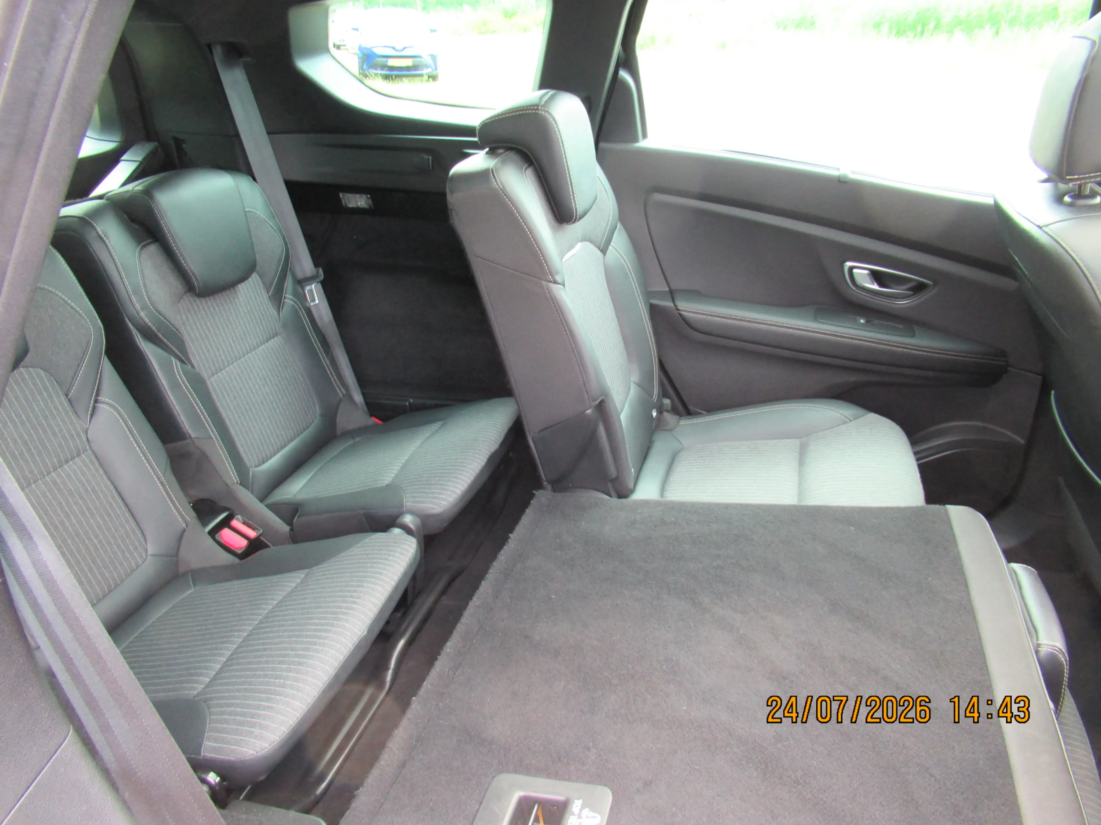 Renault Grand Scenic 1.3 TCe 140pk Automaat/ Techno/ Camera/ 7 personen — photo 5