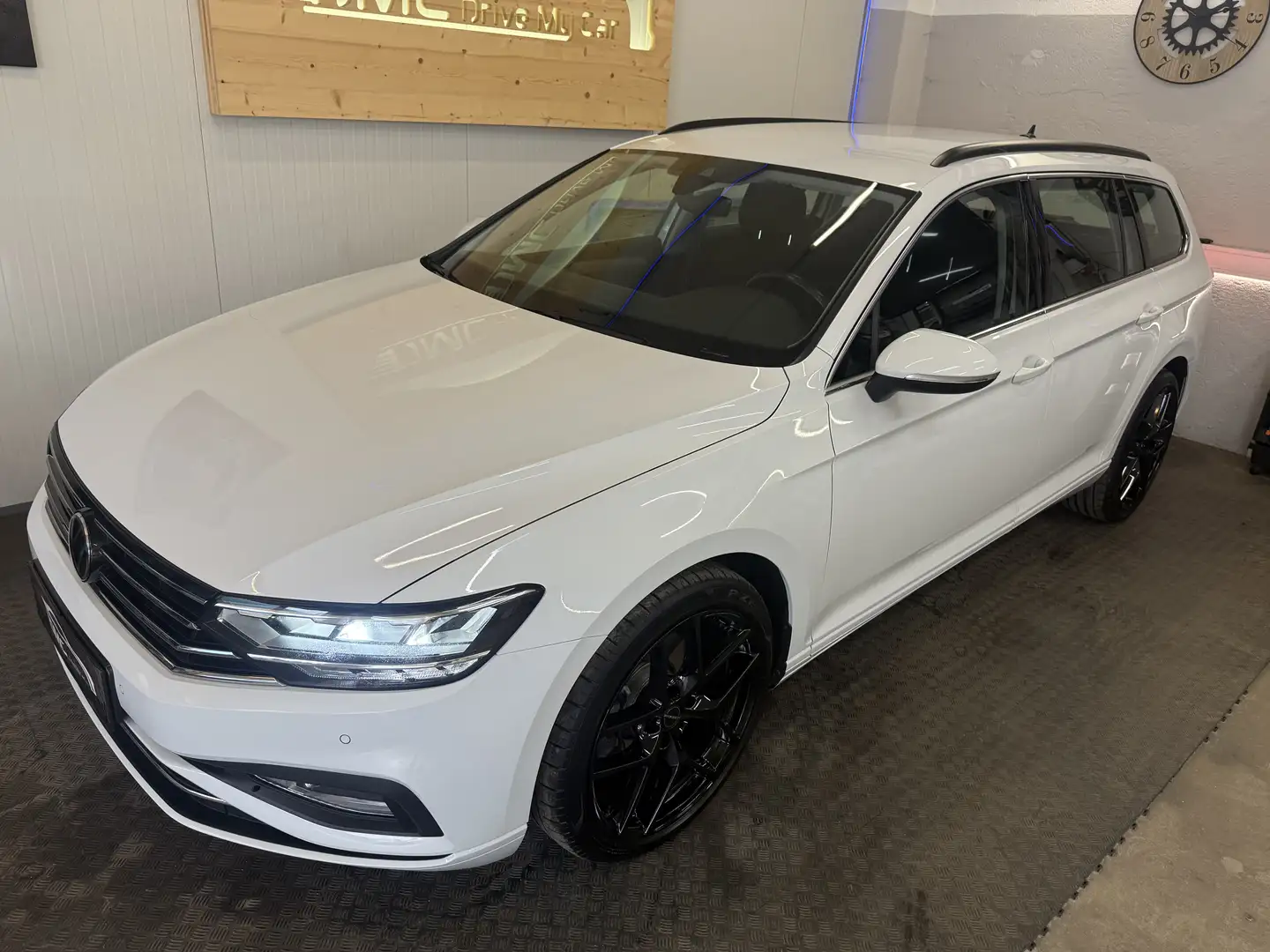 Volkswagen Passat Variant Elegance 2,0 TDI 4Motion DSG Weiß - 2