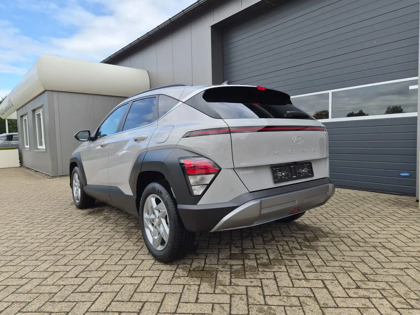 Hyundai KONA Trend 1.6 T-GDI 150PS Automatik Voll-LED-Schein... Grau - 2