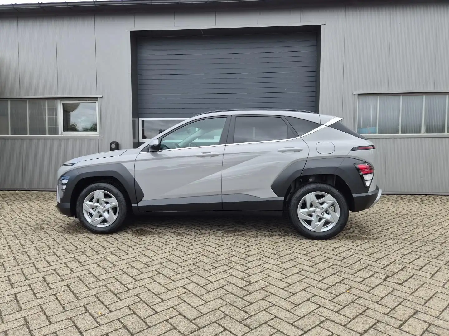 Hyundai KONA Trend 1.6 T-GDI 150PS Automatik Voll-LED-Schein... Grau - 1