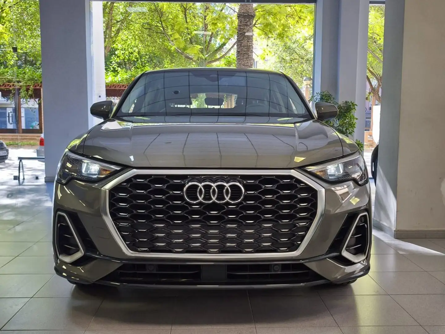 Audi Q3 35 TFSI 110kW (150CV) S tronic Gris - 2
