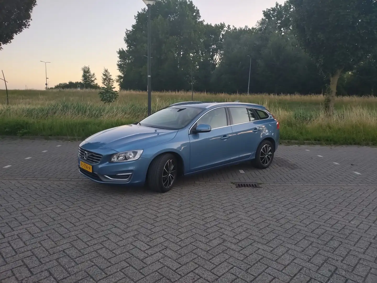 Volvo V60 2.0 D4 Ocean Race Blauw - 2