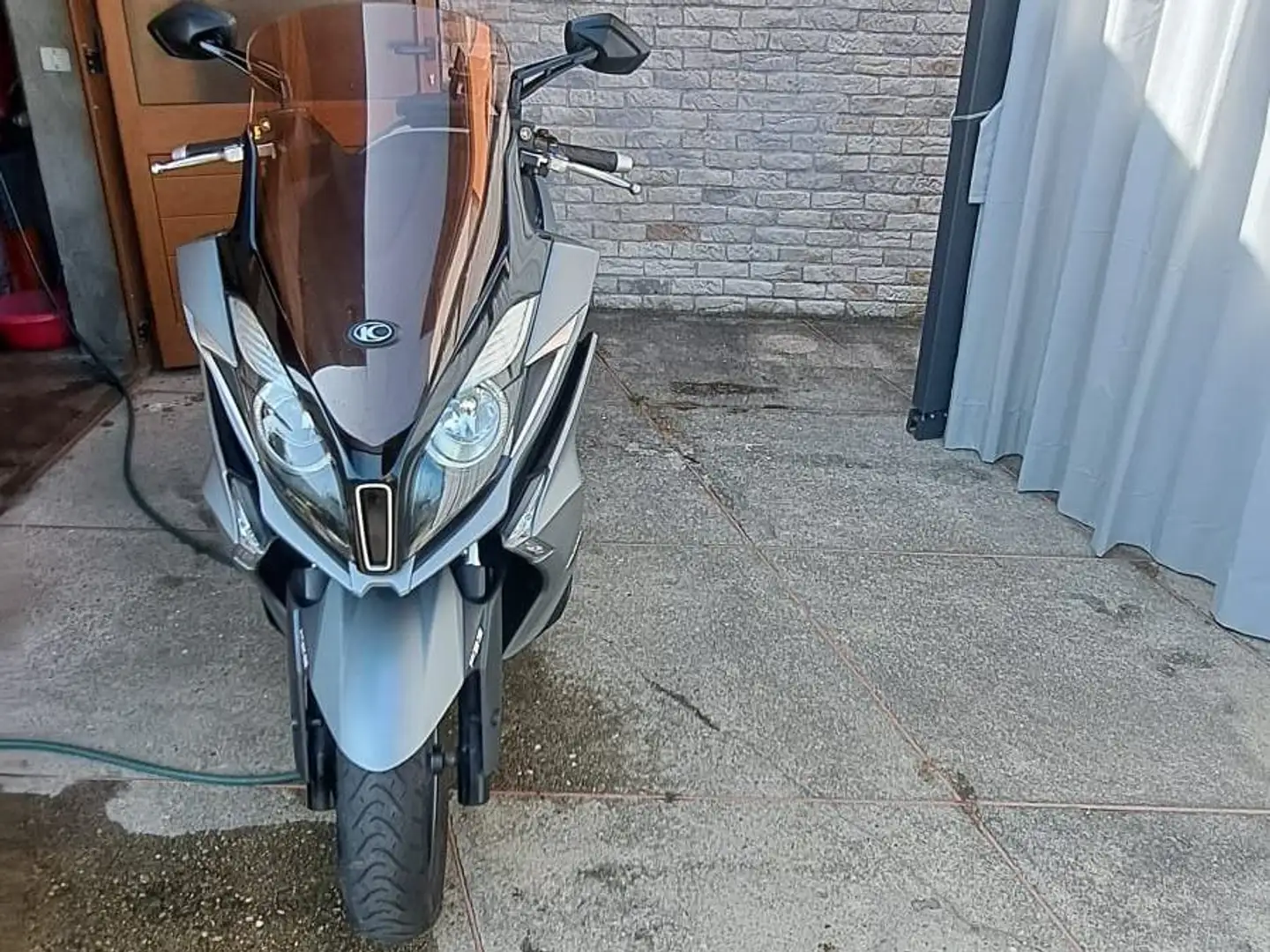 Kymco Downtown 350i Gris - 2