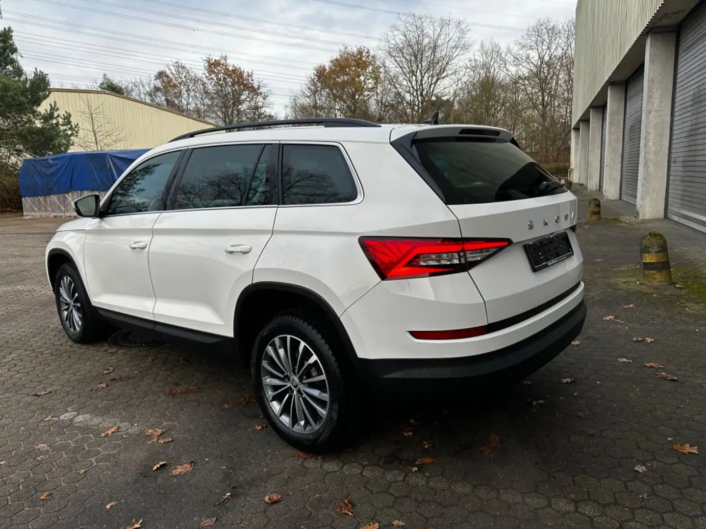 Skoda Kodiaq 2.0TDI Ambition 4x4 DSG*Navi*AHK*R.Kamera Weiß - 2