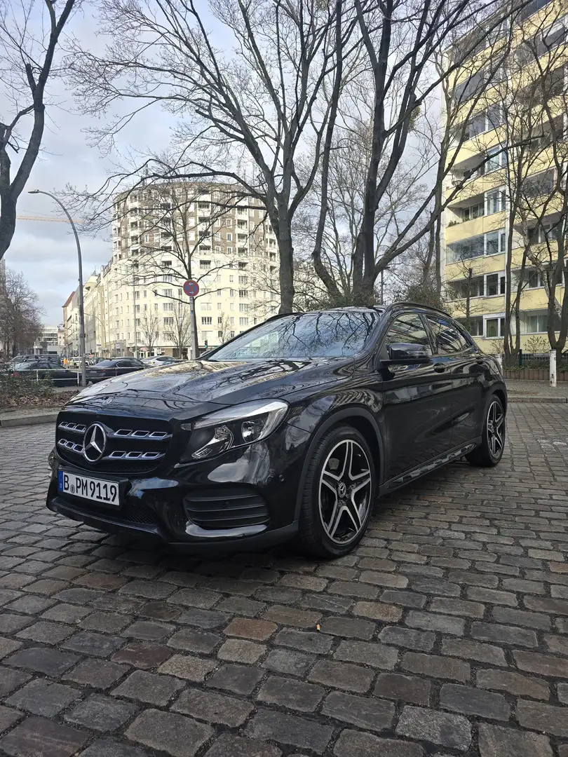 Mercedes-Benz GLA 250 7G-DCT AMG Line Schwarz - 2