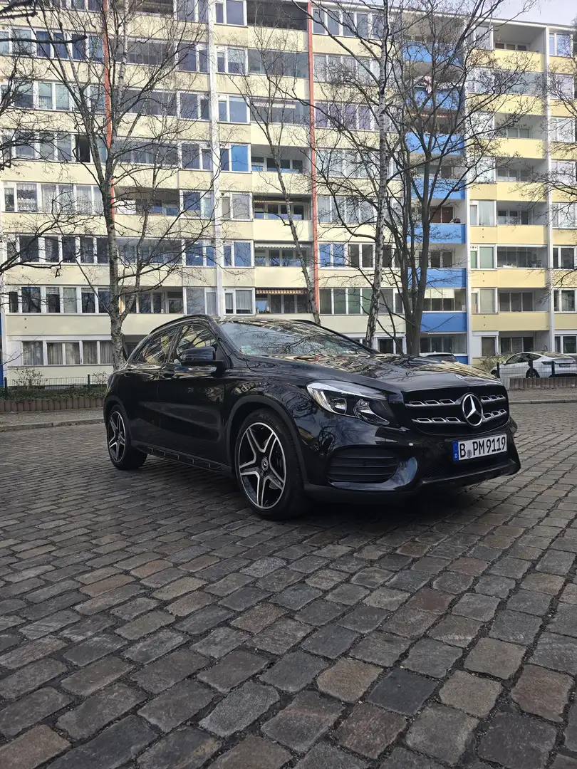 Mercedes-Benz GLA 250 7G-DCT AMG Line Schwarz - 1