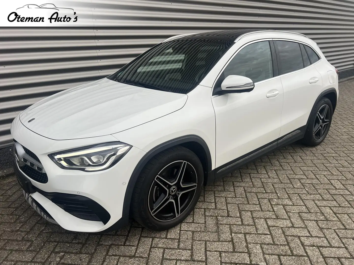 Mercedes-Benz GLA 200 AMG Pano Sfeer Camera Wit - 1