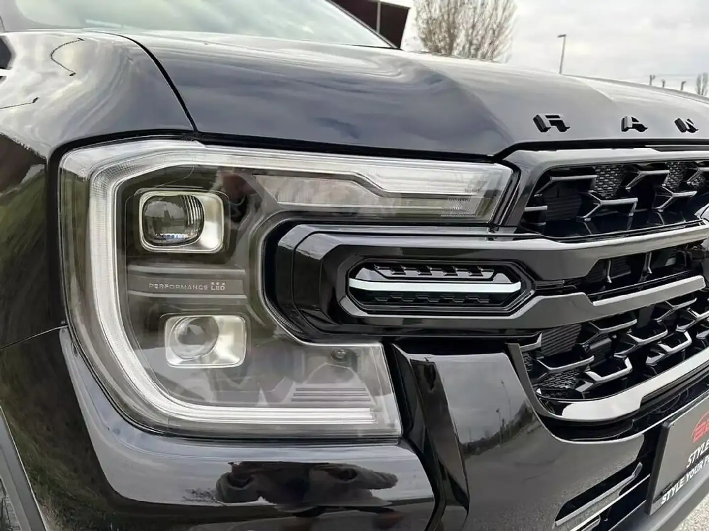 Ford Ranger DK STORMTRAK e-4WD PHEV *Im Vorlauf* Schwarz - 2