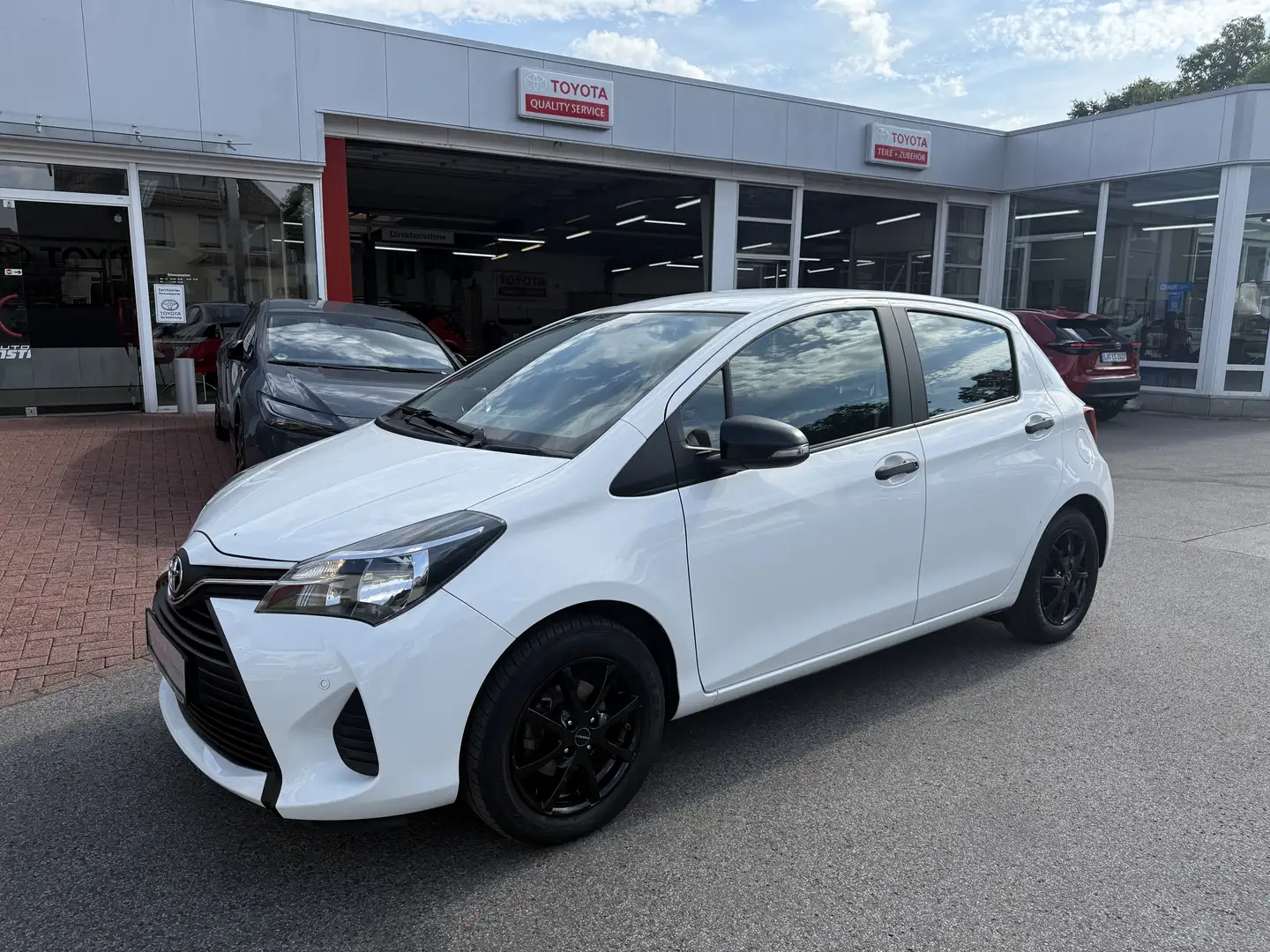 Toyota Yaris Basis Blanc - 2
