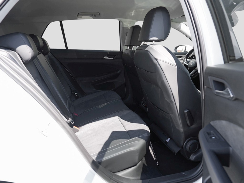 Volkswagen Golf VIII 1.5 TSI Style /Navi/LED/RFK/ACC — photo 11
