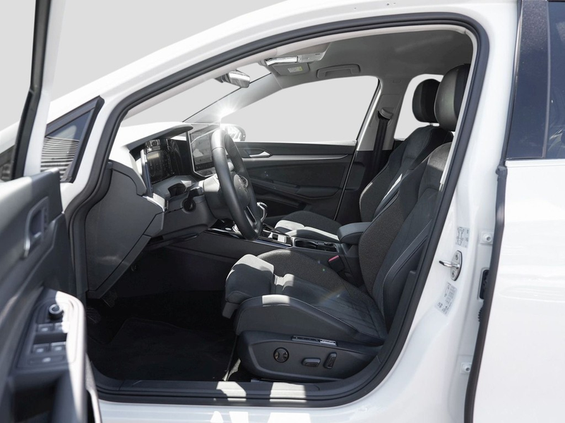 Volkswagen Golf VIII 1.5 TSI Style /Navi/LED/RFK/ACC — photo 17