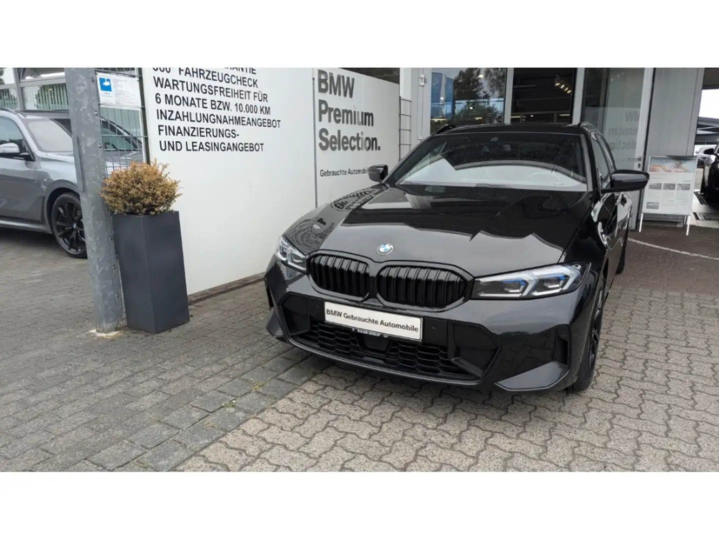 BMW 320 d xDrive Touring M-Sportpaket HUD AHK Navi HiFi Pa Schwarz - 2