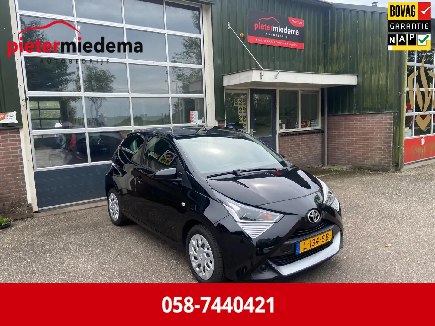 Toyota Aygo 1.0 VVT-i x-play / Zwart / Apple carplay / Android Zwart - 1