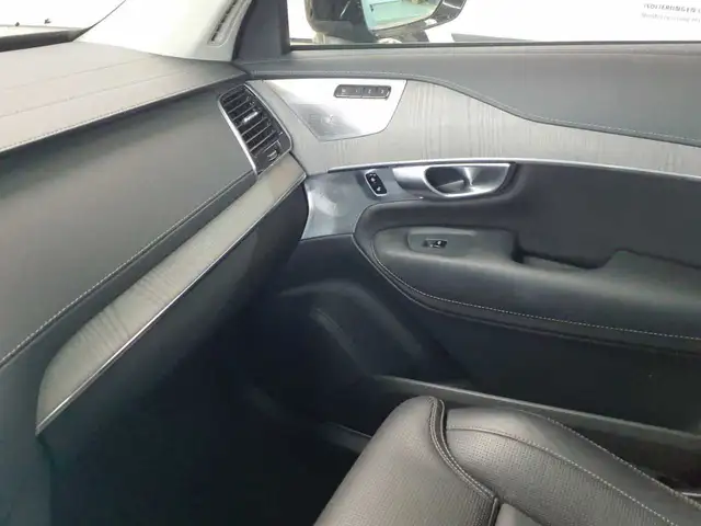 Volvo XC90 view 16