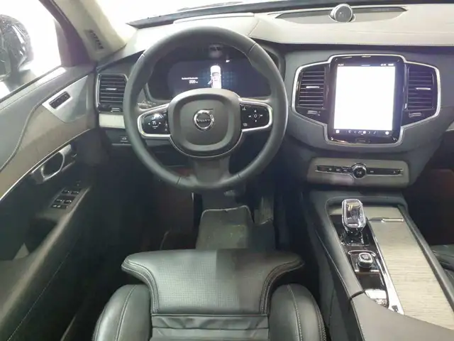 Volvo XC90 view 5