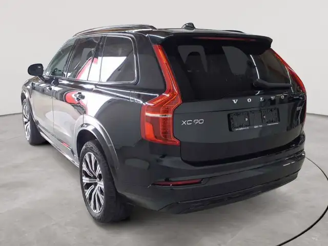 Volvo XC90 view 2