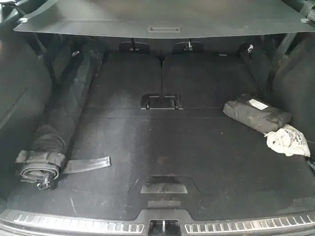 Volvo XC90 view 10