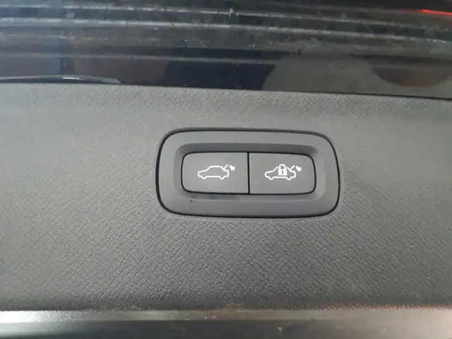 Volvo XC90 view 11