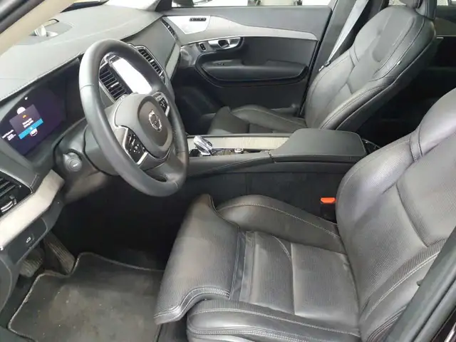 Volvo XC90 view 3