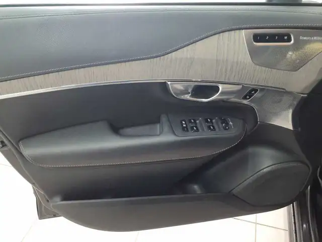 Volvo XC90 view 4