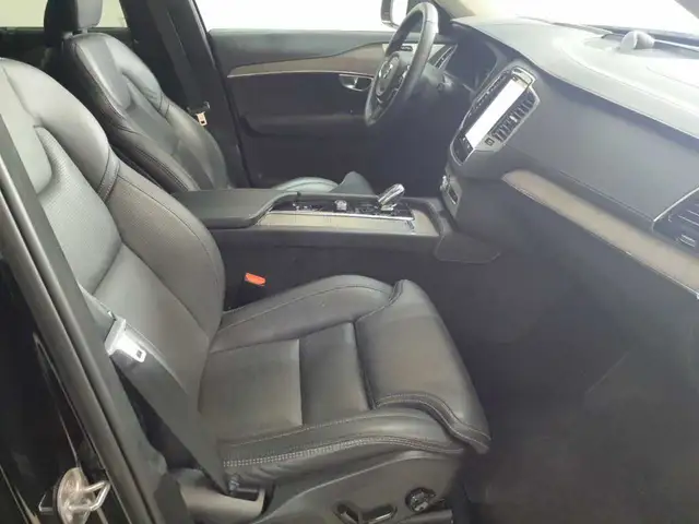 Volvo XC90 view 12